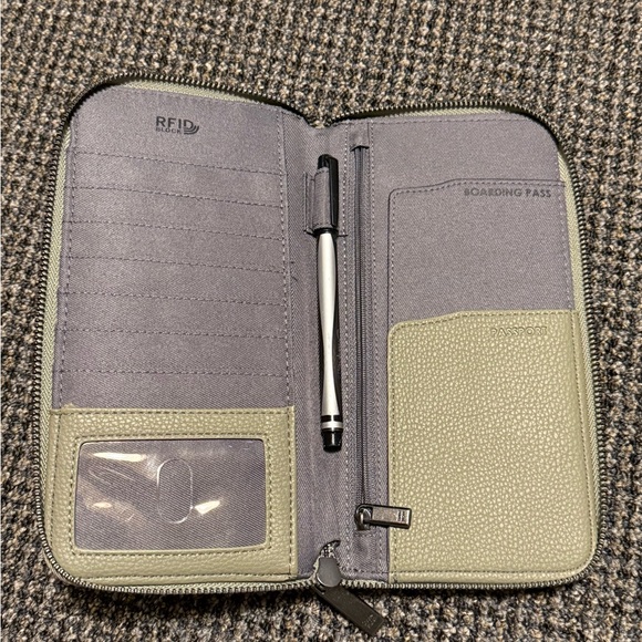 Travel Wallet - Picture 2 of 5